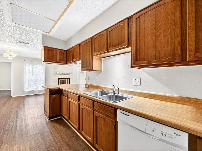 11103 Bellerive Dr — Photo 16
