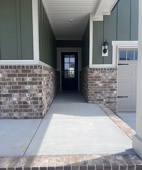 730 Omaha Dr — Photo 2