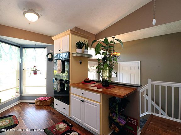 4th image of 44 Harrogate Dr