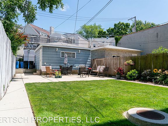 2nd image of 3025 N Clybourn Ave