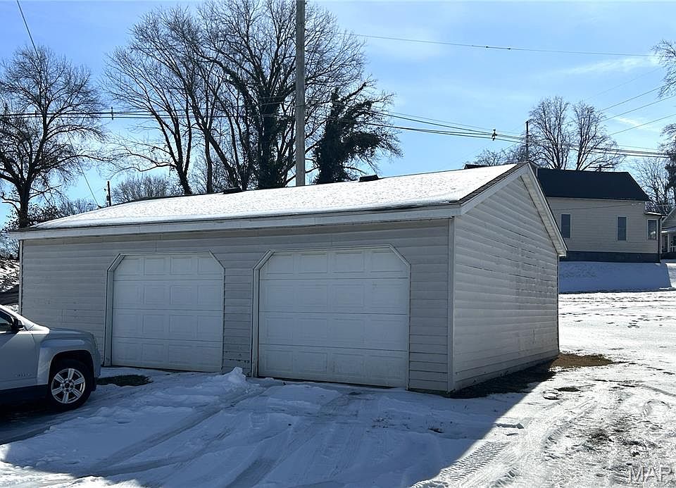 2nd image of 411 S 8th St