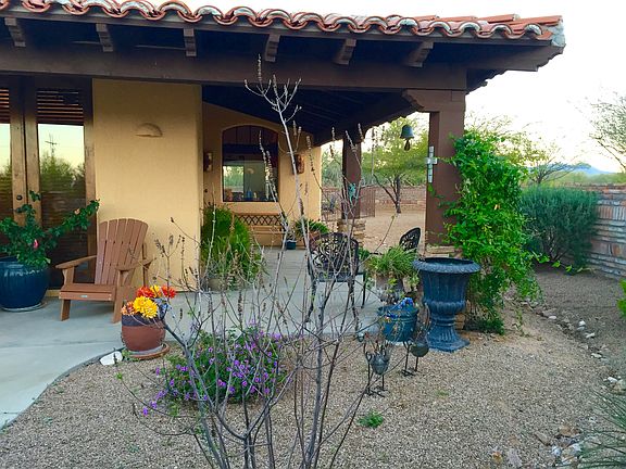 Front courtyard/Entry