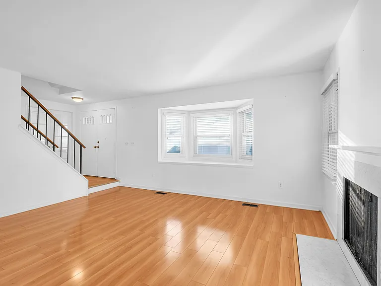 1592 Brentwood Dr — Photo 16