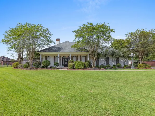 305 Natchez Dr, Lake Charles, LA 70611