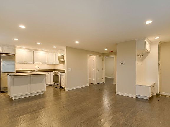 2nd image of 602 Kirkland Ave APT 9