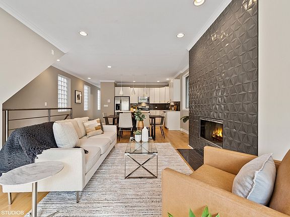 4th image of 1017 N Paulina St #1