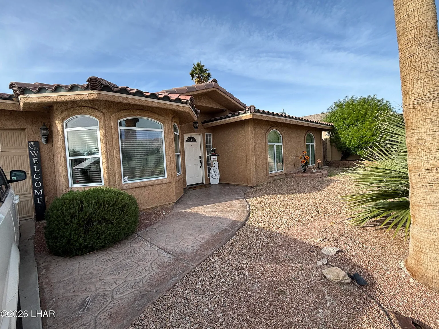 3 bed, 2.0 bath, 1686 sqft, $2,500 — Photo 2