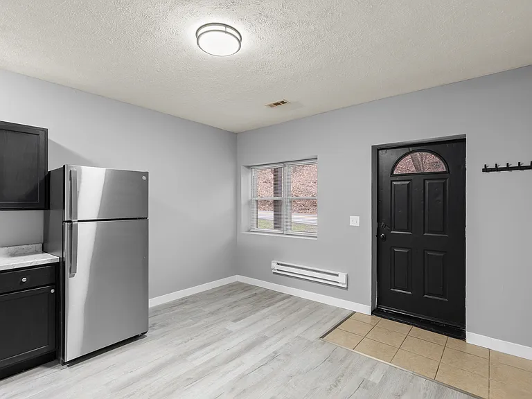 Brookhaven Apartments — Photo 9