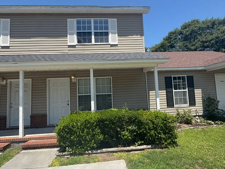1121 Pueblo Dr — Photo 1