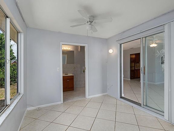 5th image of 318 Rushmore Ave N