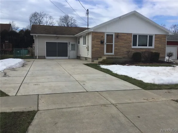 18 Linden Ave, Lancaster, NY 14086