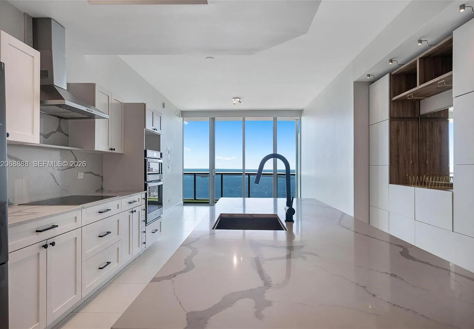 Marinablue Condo — Photo 2
