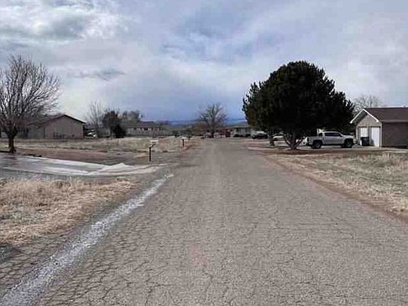 Exterior Neighborhood (street photo)