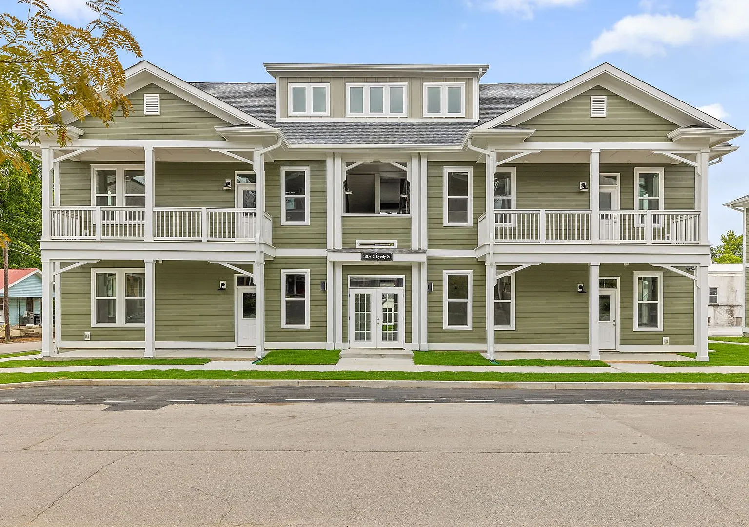 The Row on Lyerly — Photo 1
