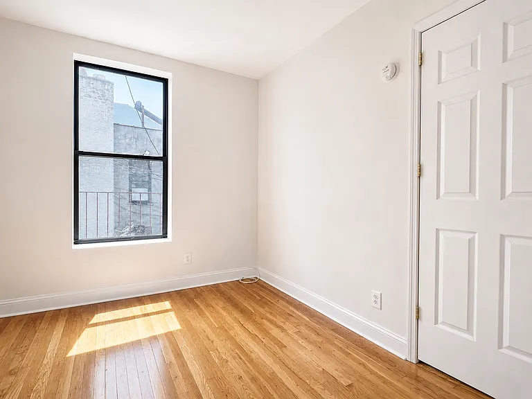386 Manhattan Ave #18 — Photo 3