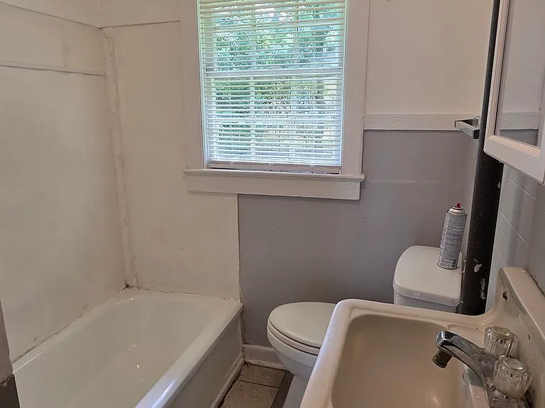 1127 Avalon Ave — Photo 5
