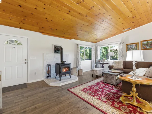 21570 Eel River Dr, Sonora, CA 95370