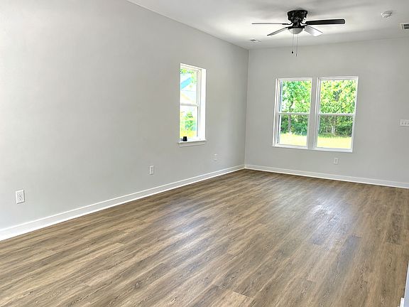 5th image of 814 E Main St