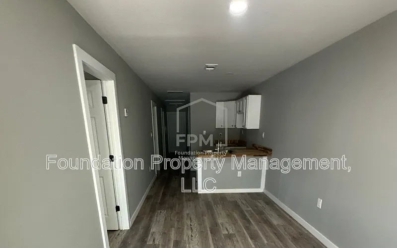 3 bed, 2.0 bath, 825 sqft, $1,100 — Photo 4