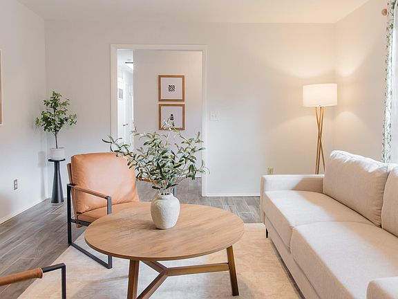 5th image of 124 Wicklow Ln