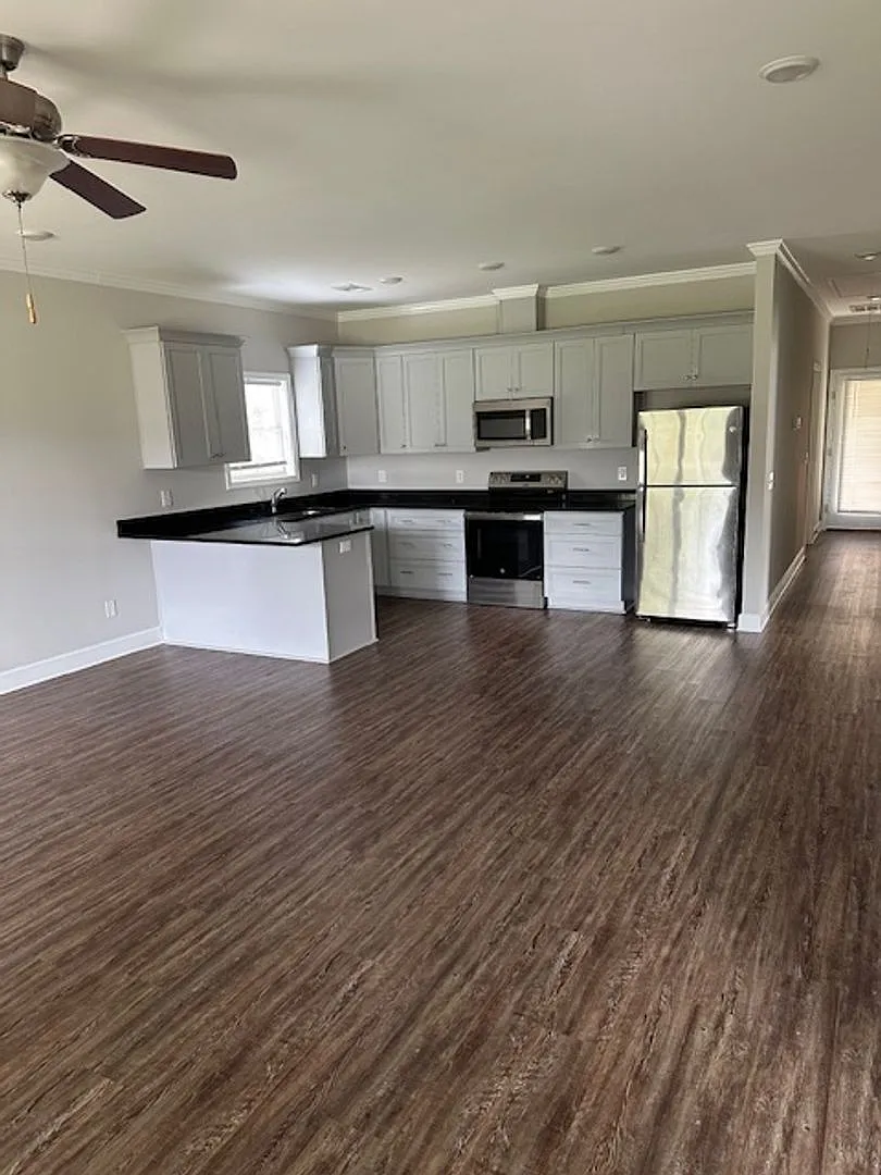 Leasing For Fall 2027 3 Bed/3.5 Bath Less Than Mile And Half From Campus — Photo 2