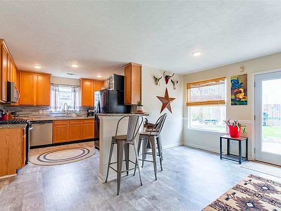 3rd image of 1819 Park Oak Dr