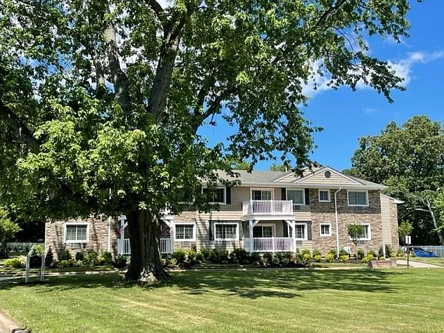 Fairfield Courtyard at Lake Grove — Photo 1