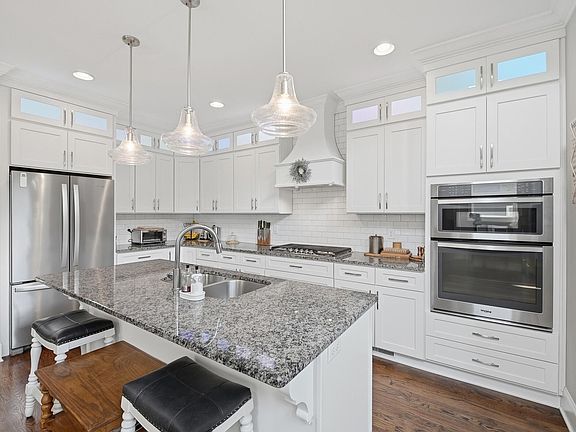 5th image of 1738 Seven Pines Ln