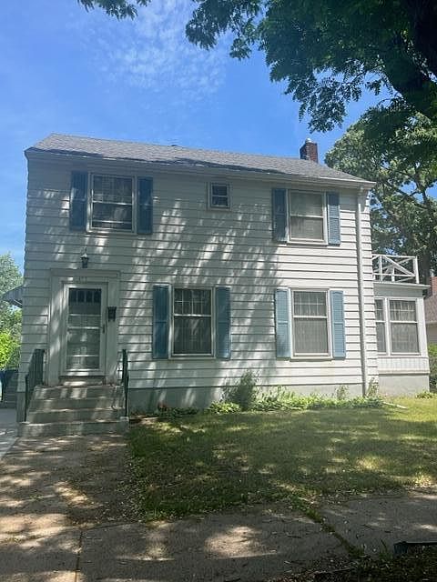 1st image of 197 Morton St E