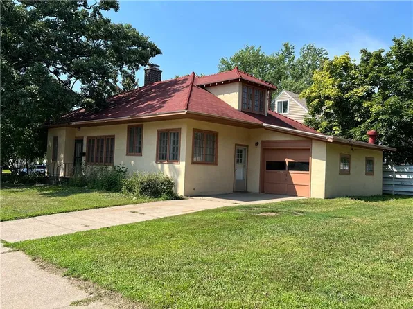 1203 4th Avenue, Menomonie, WI 54751
