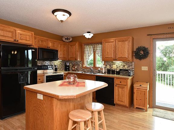 4th image of 20920 Buchanan St NE