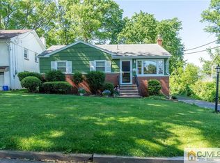 481 Hyatt St, Avenel, NJ 07001
