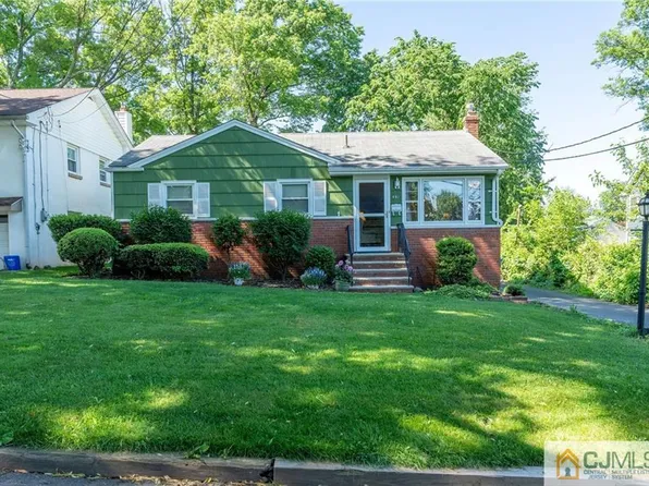 481 Hyatt St, Avenel, NJ 07001