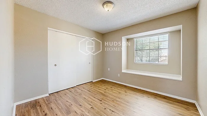 441 E Taro Ln — Photo 16