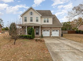 2808 Sand Trap Ln, Hope Mills, NC 28348
