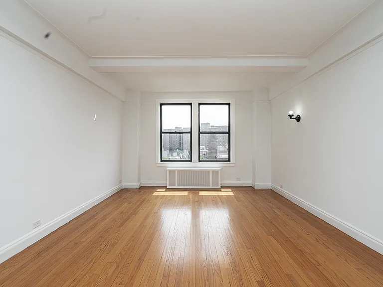 301 E 21st St #8L — Photo 4