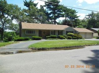 106 S Shore Dr, Springfield, MA 01118
