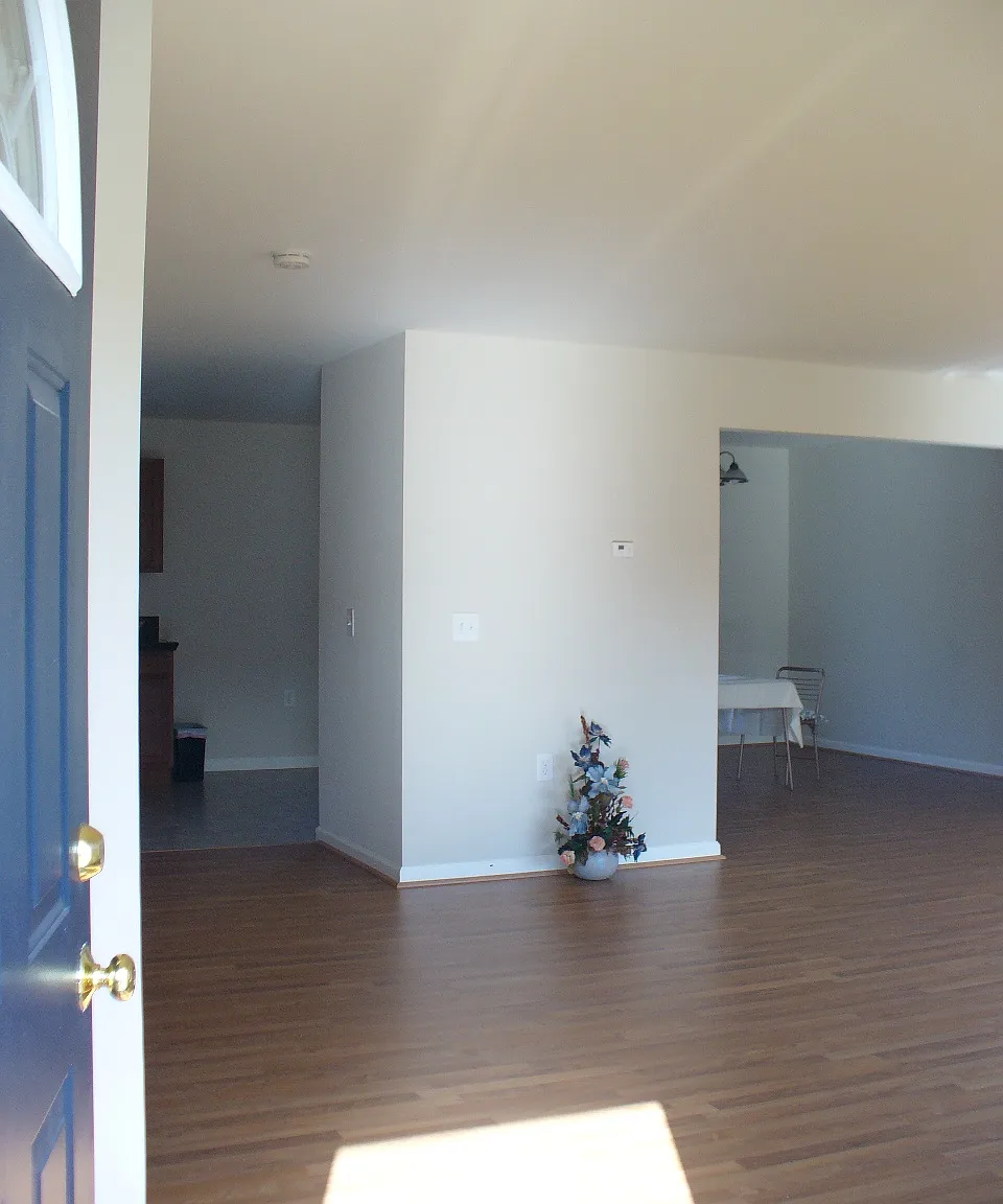 3 bed, 2.5 bath, 1309 sqft, $1,375 — Photo 4