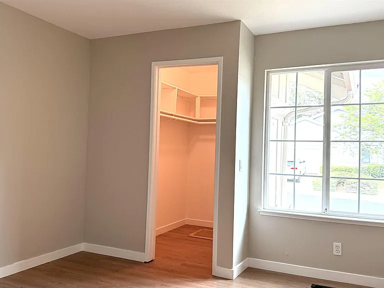 4398 N Spoonwood Ct — Photo 5