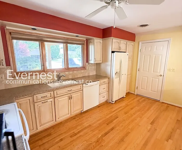 42021 Banbury Ct — Photo 16