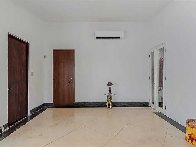 30 G — Photo 17
