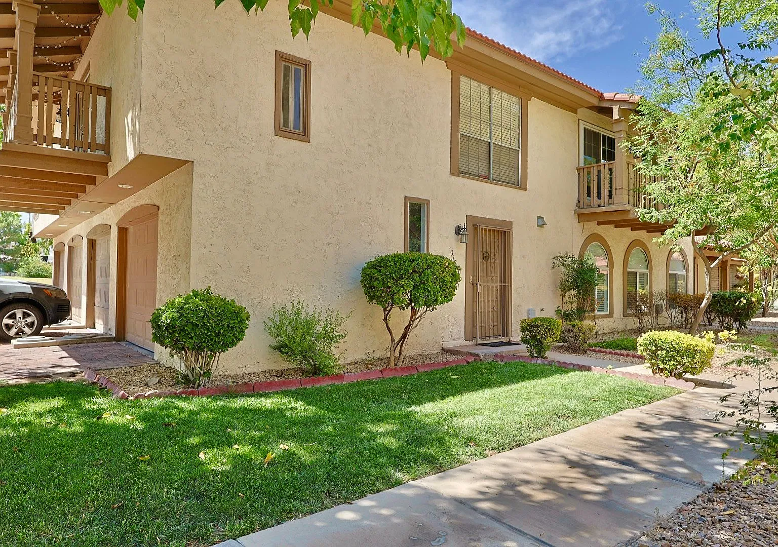 Beautiful Condo in Las Vegas Country Club! — Photo 3