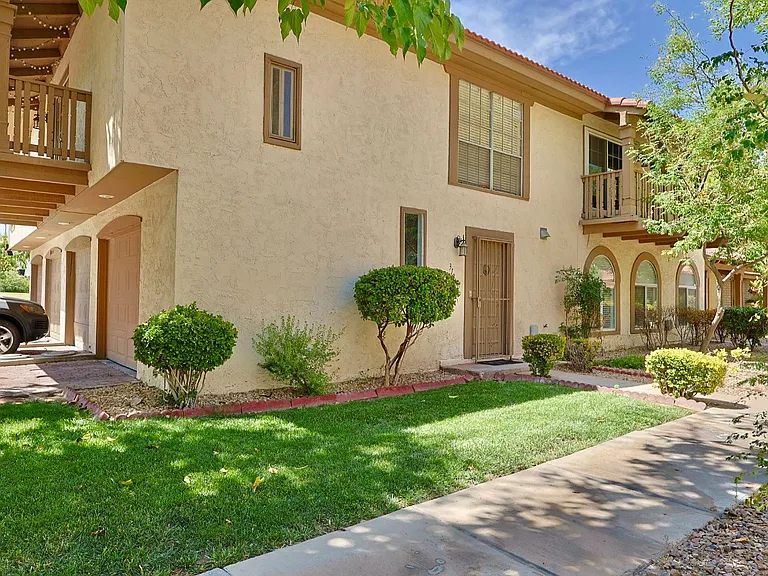 3181 Pinehurst Dr #D — Photo 3