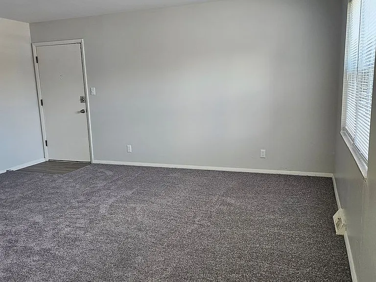 Fairmont Apartments — Photo 13
