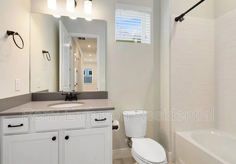 8828 Sperry St — Photo 17