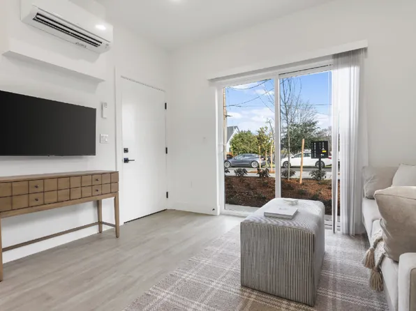 9060 NE Hoyt St, Portland, OR