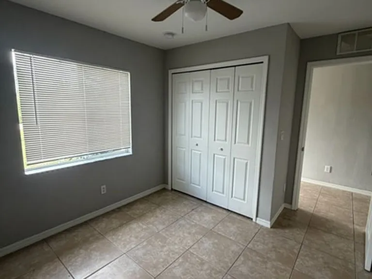930 Ainsworth St W — Photo 3