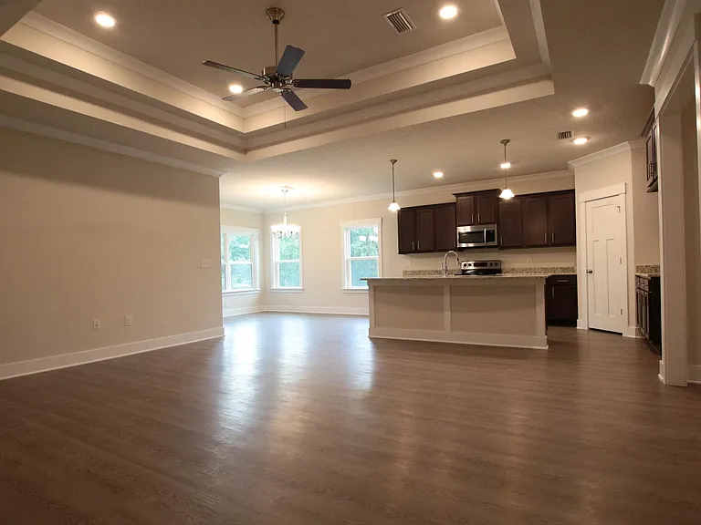 416 Pemberton Ln — Photo 4