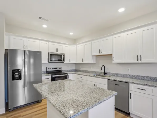 90 Five Oaks Ln, Hartsville, TN 37074