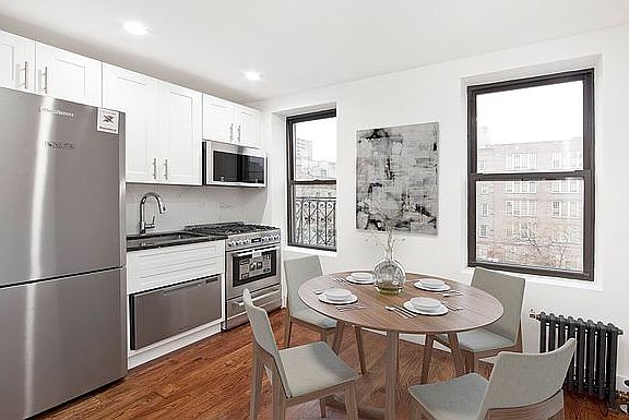 3rd image of 333 E 5th St APT E1